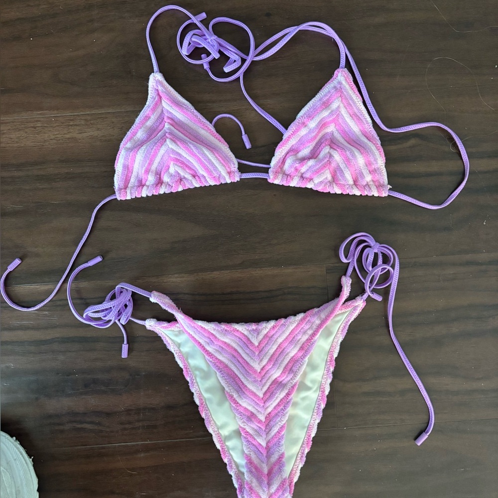 TRIANGL swimsuit! top- medium (runs slightly small) bottoms- small